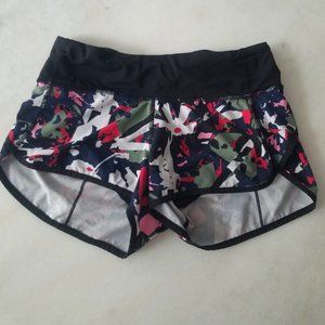 Lululemon Speed Up Low-Rise Lined Short 2.5 Inches in Camouflage Size 2